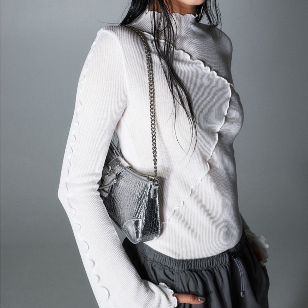 H&M Overlock Detail Rib-Knit Top - Picture 2 of 7